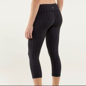 Lululemon grey and black crop
